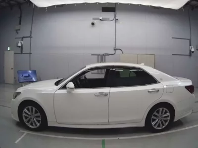 Toyota CROWN  с аукциона в Японии