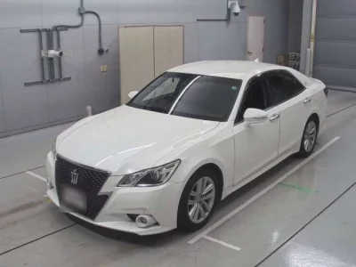 Toyota CROWN  с аукциона в Японии
