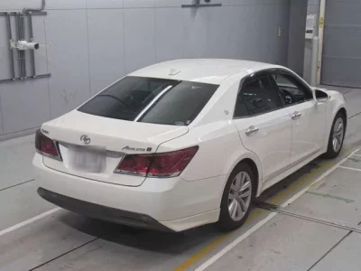 Toyota CROWN  с аукциона в Японии