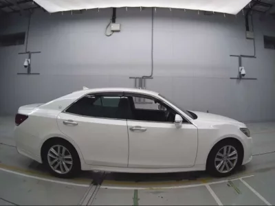 Toyota CROWN  с аукциона в Японии