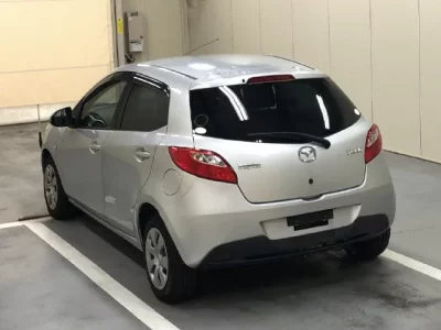 Mazda DEMIO  с аукциона в Японии