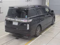 Nissan ELGRAND лот № 30140 оценка 4.5  с аукциона в Японии 1