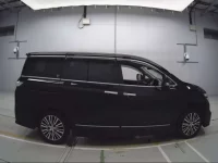 Nissan ELGRAND лот № 30140 оценка 4.5  с аукциона в Японии 2