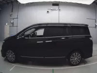 Nissan ELGRAND лот № 30140 оценка 4.5  с аукциона в Японии 3