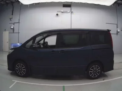 Toyota NOAH  с аукциона в Японии