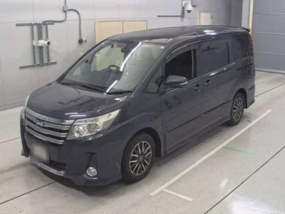 Toyota NOAH  с аукциона в Японии