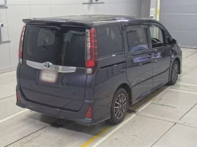 Toyota NOAH  с аукциона в Японии