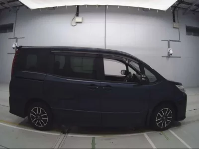 Toyota NOAH  с аукциона в Японии