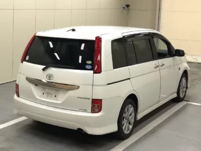 Toyota ISIS