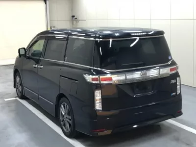 Nissan ELGRAND  с аукциона в Японии
