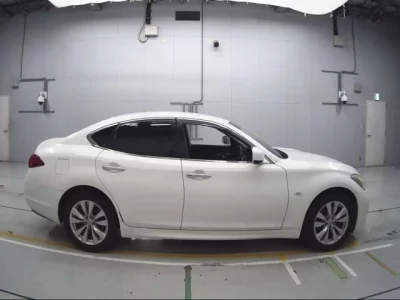 Nissan FUGA  с аукциона в Японии