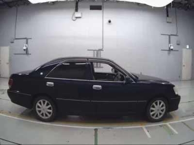 Toyota CROWN  с аукциона в Японии