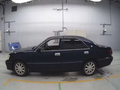 Toyota CROWN  с аукциона в Японии