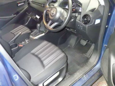 Mazda MAZDA2  с аукциона в Японии