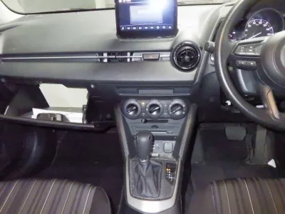 Mazda MAZDA2  с аукциона в Японии