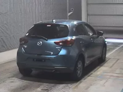 Mazda MAZDA2  с аукциона в Японии