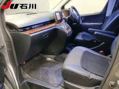 Nissan ELGRAND  с аукциона в Японии