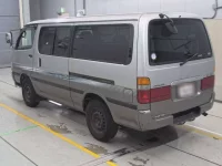 Toyota HIACE VAN лот № 90398 оценка 3  с аукциона в Японии 5