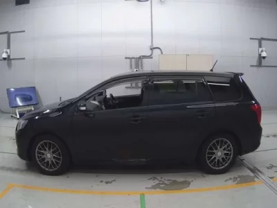 Toyota COROLLA FIELDER  с аукциона в Японии