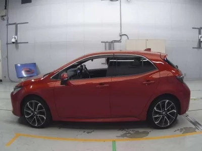 Toyota COROLLA SPORT  с аукциона в Японии