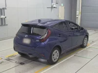 Toyota AQUA лот № 30200 оценка R  с аукциона в Японии 1