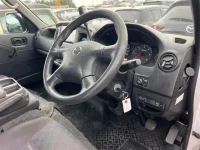 Nissan CARAVAN VAN лот № 70129 оценка 3.5  с аукциона в Японии 2