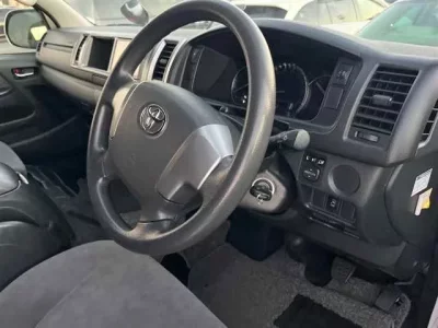 Toyota HIACE  с аукциона в Японии