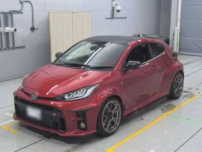 Toyota YARIS  с аукциона в Японии