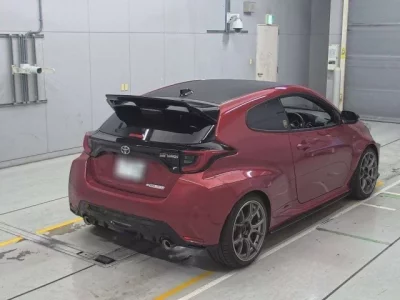 Toyota YARIS  с аукциона в Японии