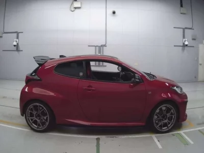 Toyota YARIS  с аукциона в Японии