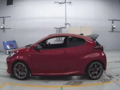 Toyota YARIS  с аукциона в Японии