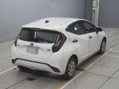 Toyota AQUA  с аукциона в Японии