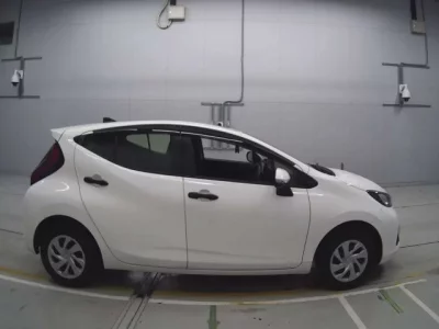 Toyota AQUA  с аукциона в Японии