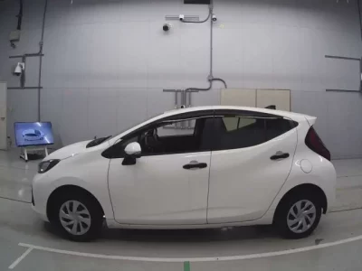 Toyota AQUA  с аукциона в Японии