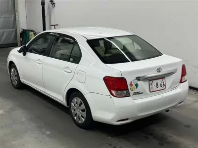 Toyota COROLLA AXIO  с аукциона в Японии