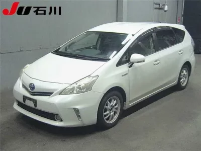 Toyota PRIUS ALPHA  с аукциона в Японии