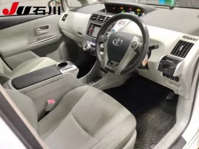 Toyota PRIUS ALPHA  с аукциона в Японии