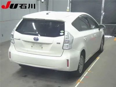 Toyota PRIUS ALPHA  с аукциона в Японии