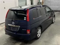 Toyota ISIS лот № 70146 оценка 3.5  с аукциона в Японии 4