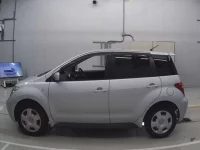 Toyota IST лот № 90468 оценка R  с аукциона в Японии 3