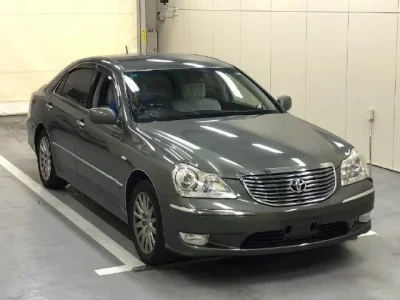Toyota CROWN  с аукциона в Японии