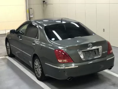 Toyota CROWN  с аукциона в Японии