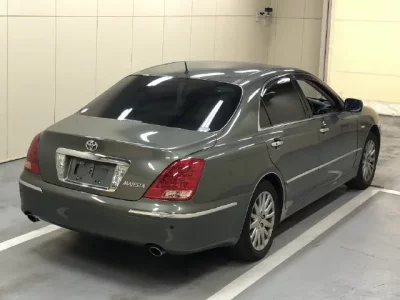 Toyota CROWN  с аукциона в Японии