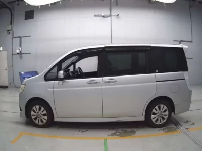 Honda STEP WAGON  с аукциона в Японии