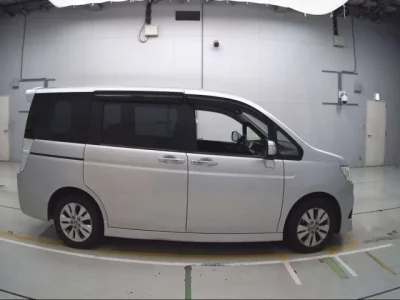 Honda STEP WAGON  с аукциона в Японии