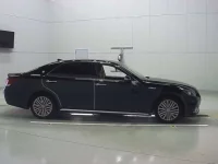Toyota CROWN лот № 30266 оценка 3.5  с аукциона в Японии 2