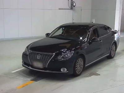 Toyota CROWN  с аукциона в Японии
