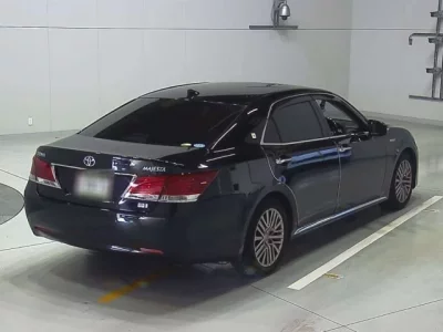 Toyota CROWN  с аукциона в Японии