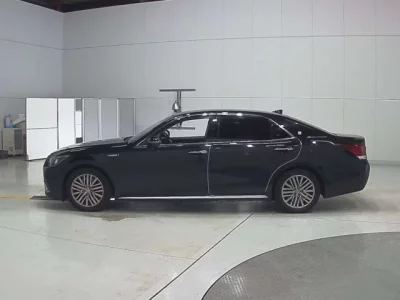 Toyota CROWN  с аукциона в Японии