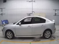 Mazda AXELA лот № 90528 оценка 3.5  с аукциона в Японии 3